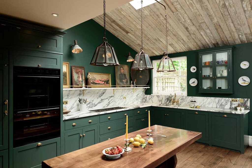 Green kitchen with wood