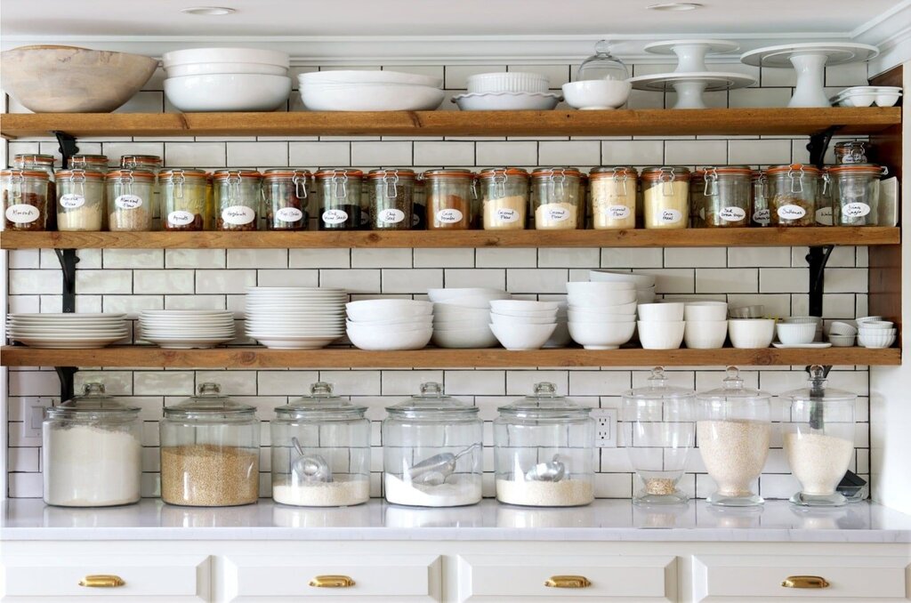 Kitchen shelf for dishes