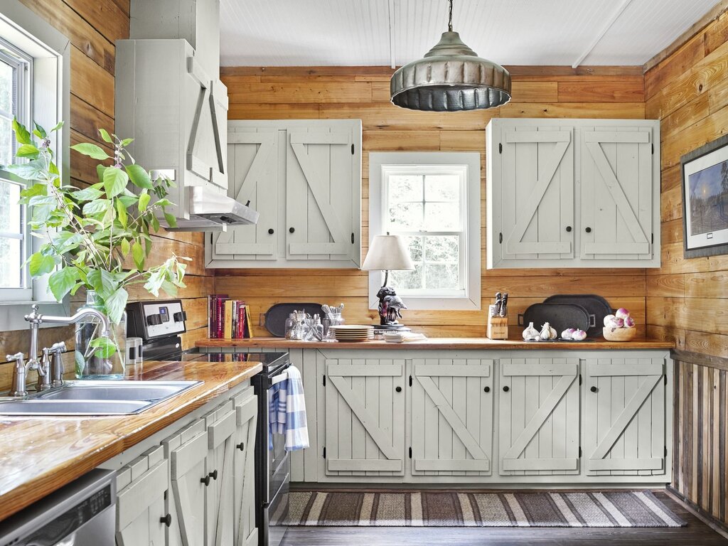 A kitchen backsplash made of clapboard