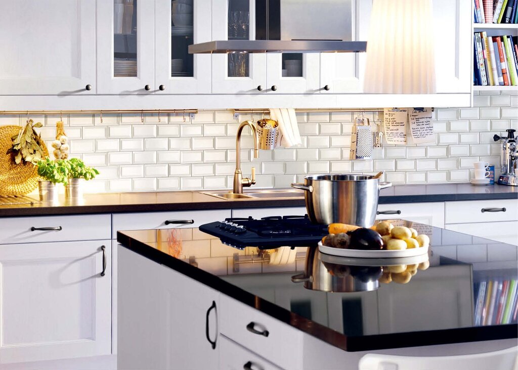 Kitchen backsplash with bricks