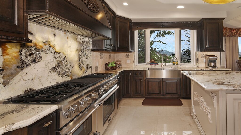 Marble kitchen backsplash