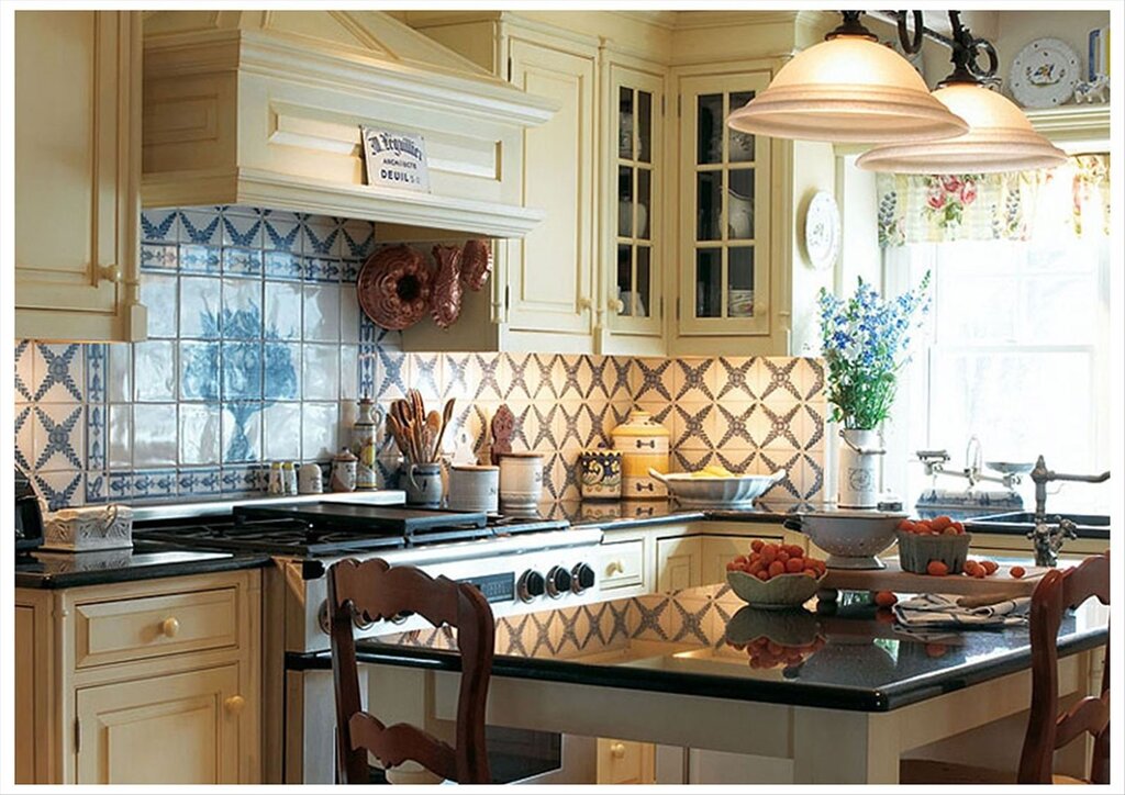 Provence kitchen backsplash