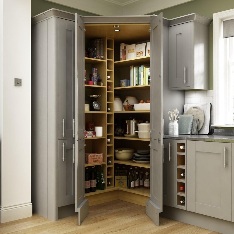 Kitchen set with pantry