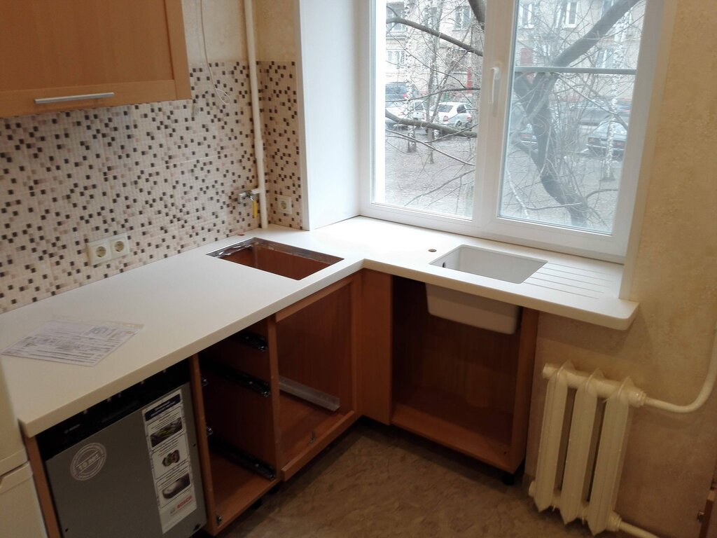 Kitchen set with a countertop by the window