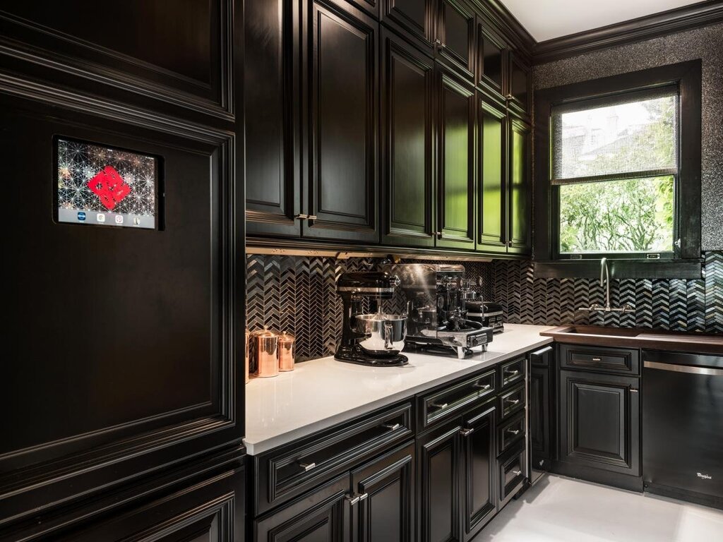 Dark-colored kitchen set