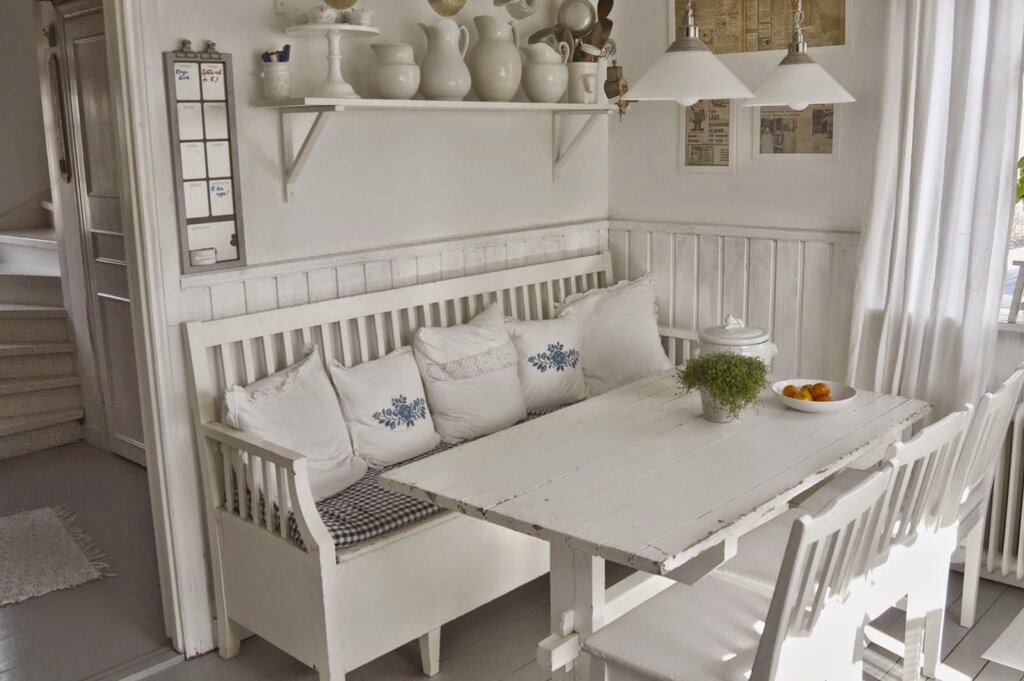 Provence-style kitchen nook