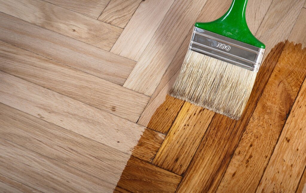 Laminate varnish