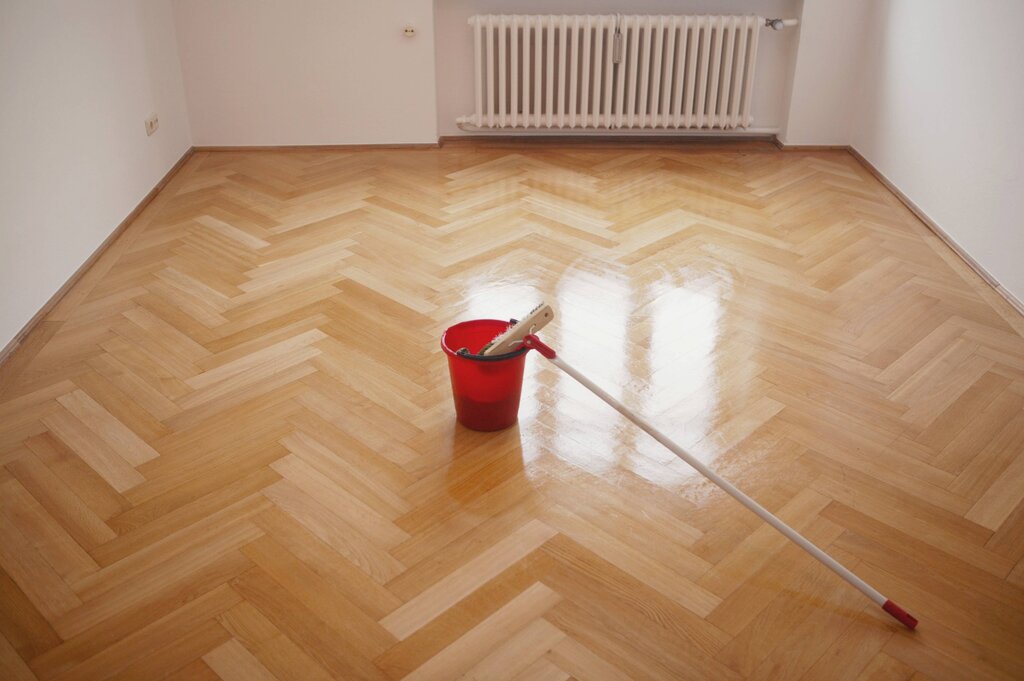 Floor varnish