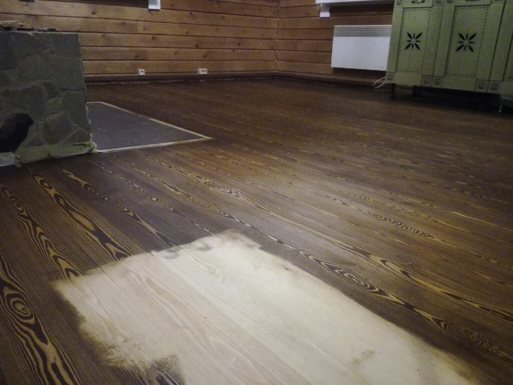 Colored floor varnish