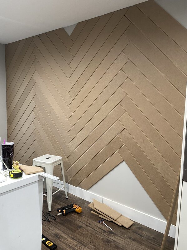 Laminate on the wall diagonally