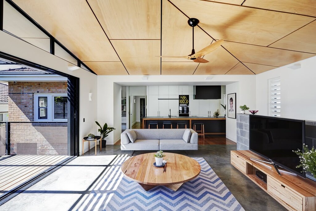 Laminated plywood for the ceiling