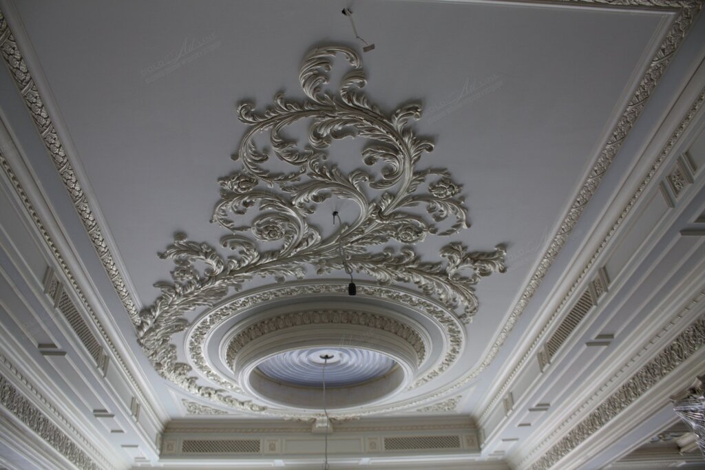 Plaster molding on the ceiling