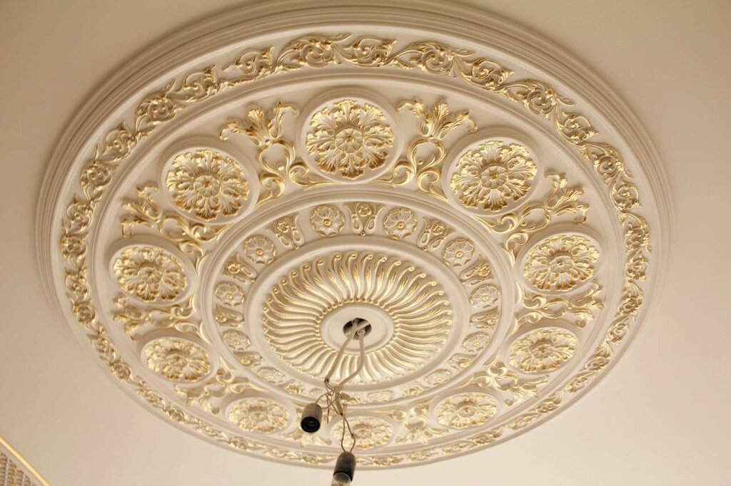 Molding on the ceiling