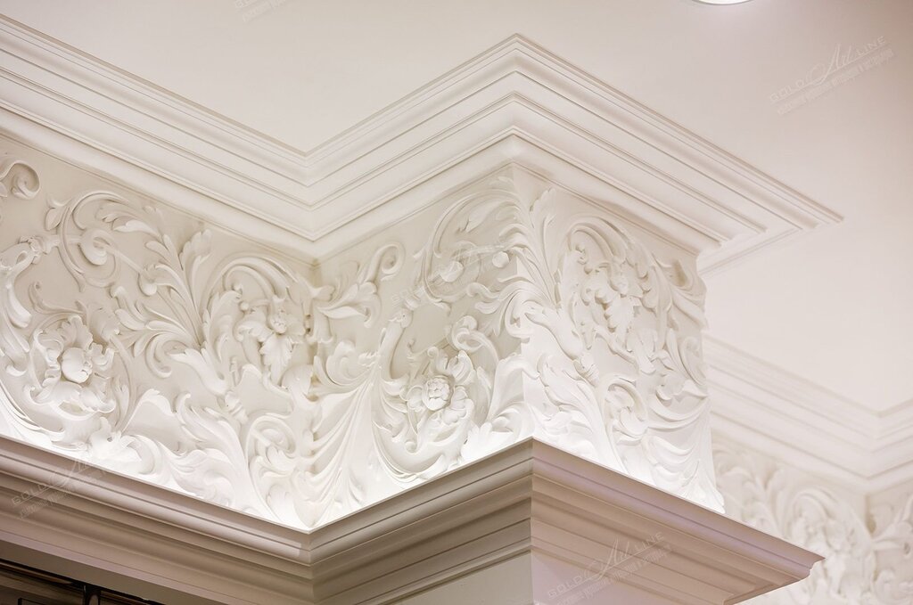 Plaster molding on the ceiling