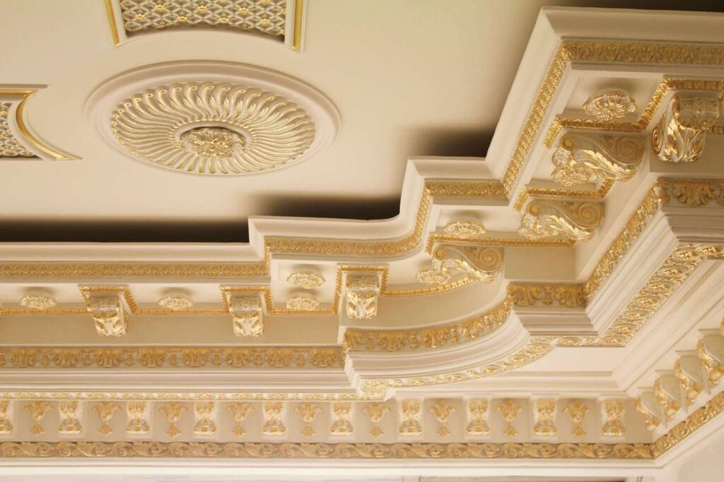 Molding on the ceiling made of foam