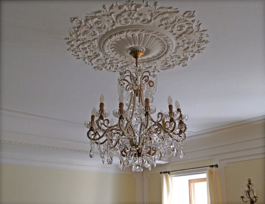 Molding on the ceiling under the chandelier