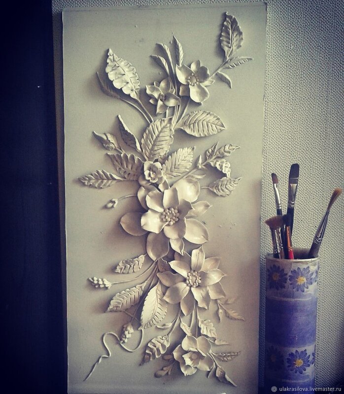 Stucco flowers on the wall