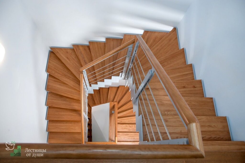 U-shaped staircase with winder steps