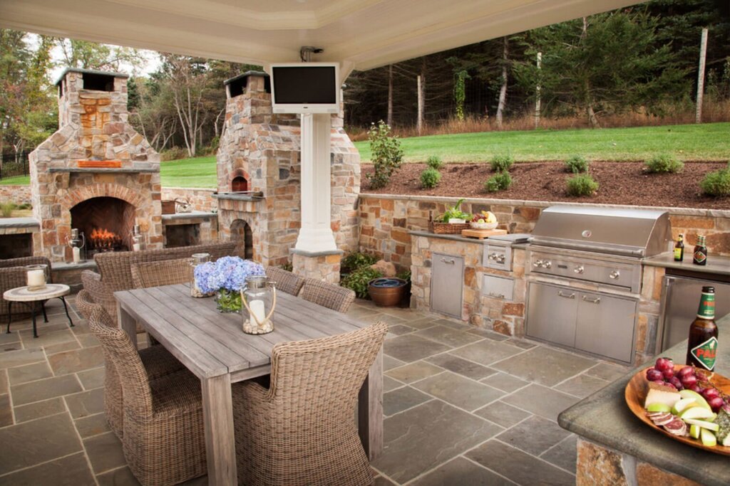 Summer kitchen made of logs