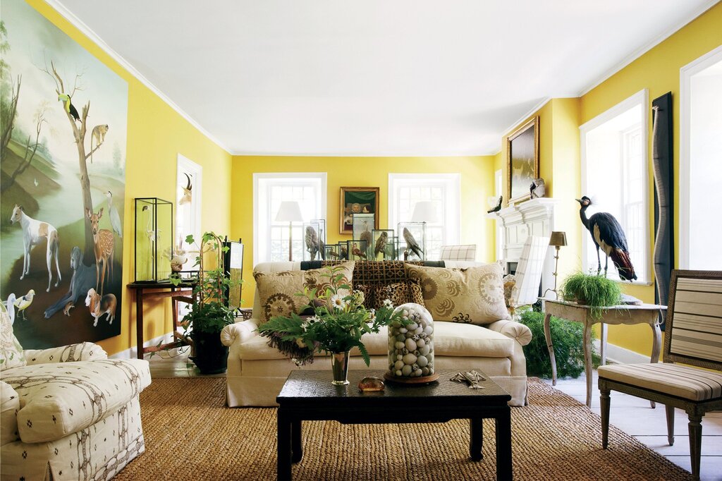 Lemon-colored walls in the interior