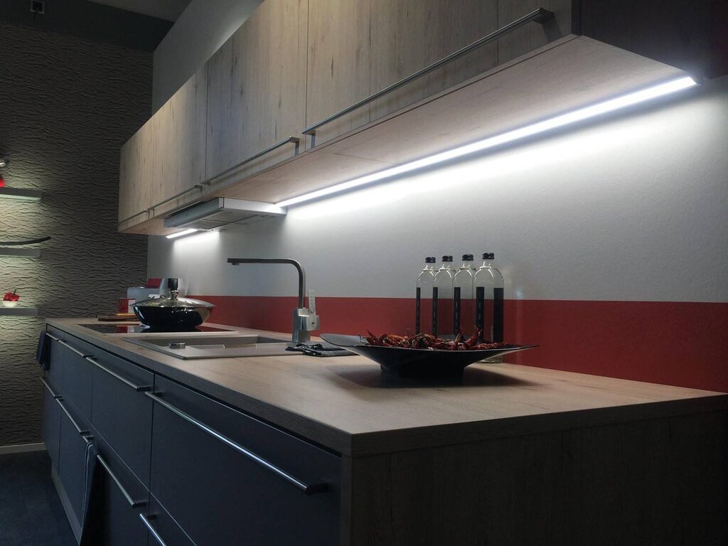 Linear light fixture for the kitchen