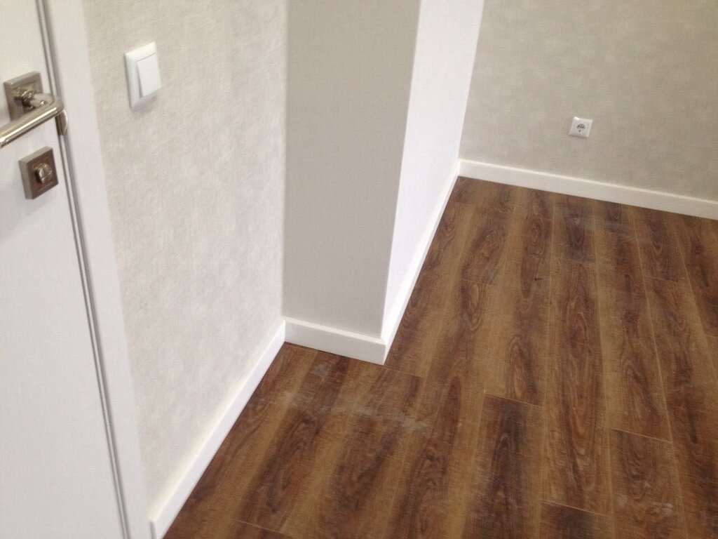 Linoleum without baseboards