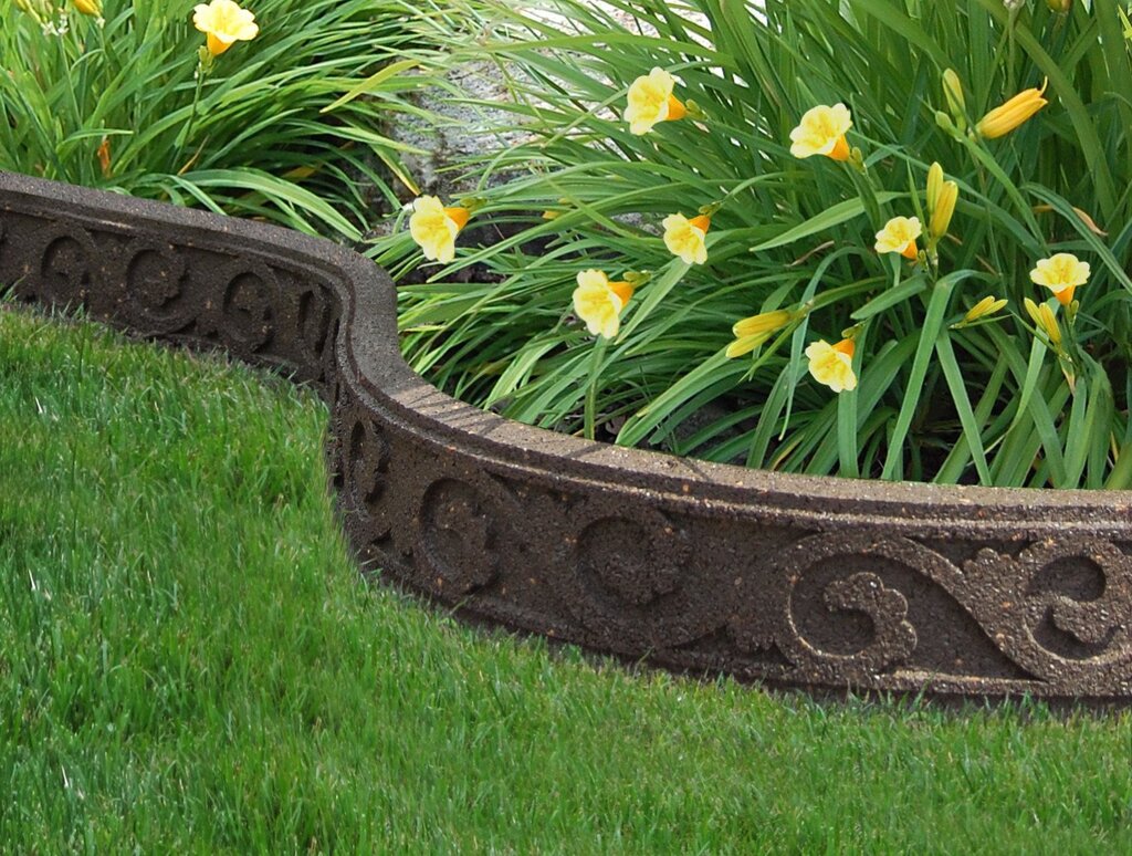 Metal lawn edging