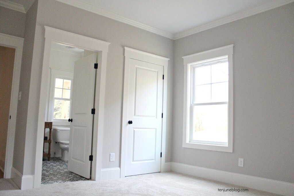 Interior doors without trim