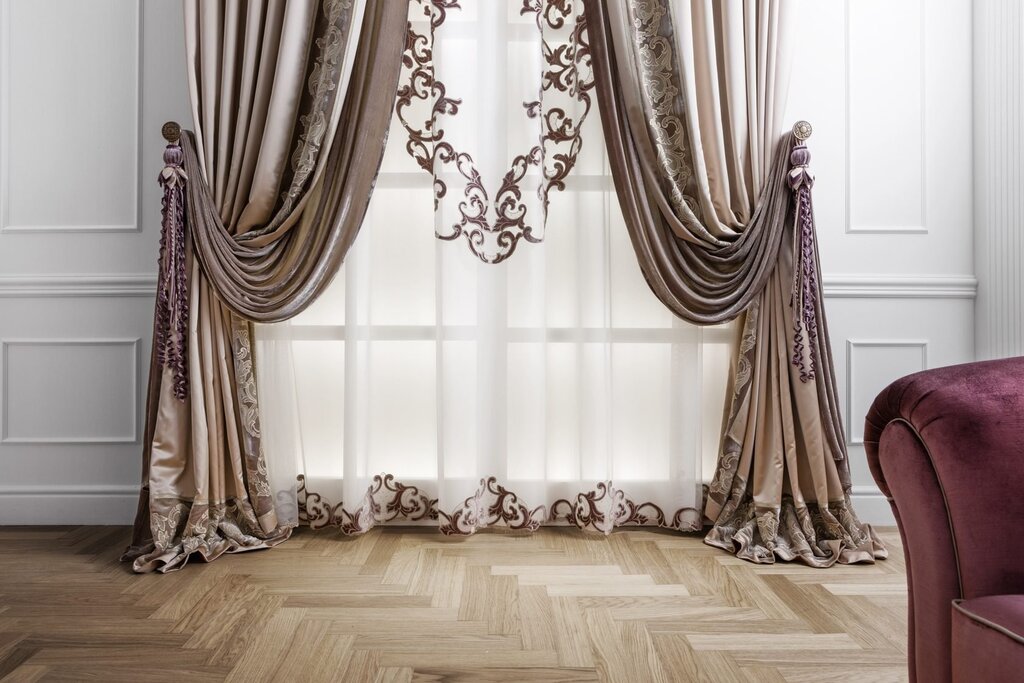 Fashionable curtains and tulle