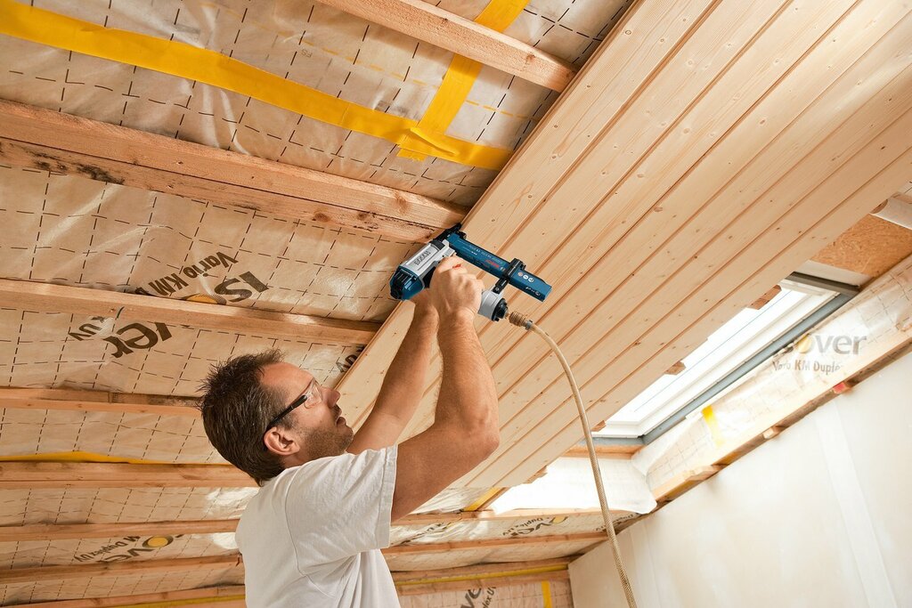 Installation of imitation timber on the ceiling