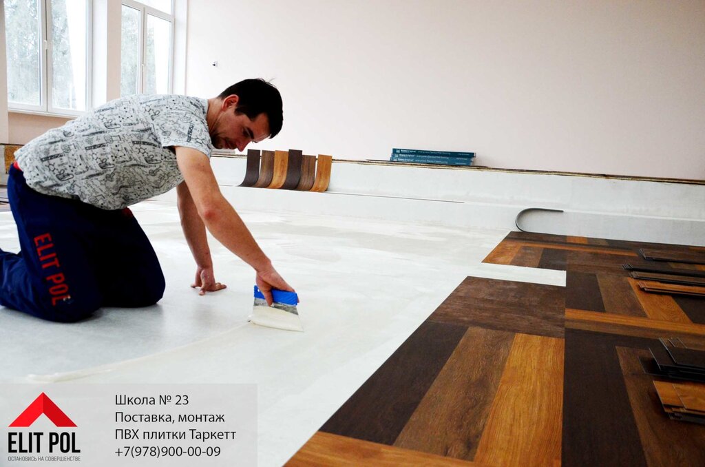 Installation of quartz vinyl tiles on the wall