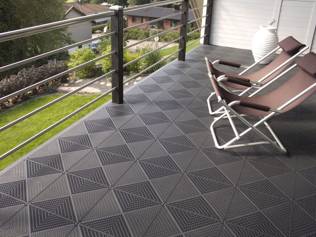 Frost-resistant linoleum for the balcony