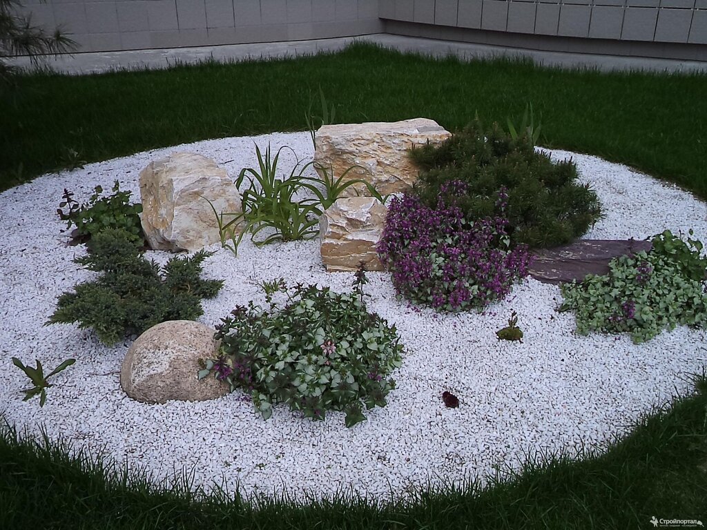 Marble chippings in the interior