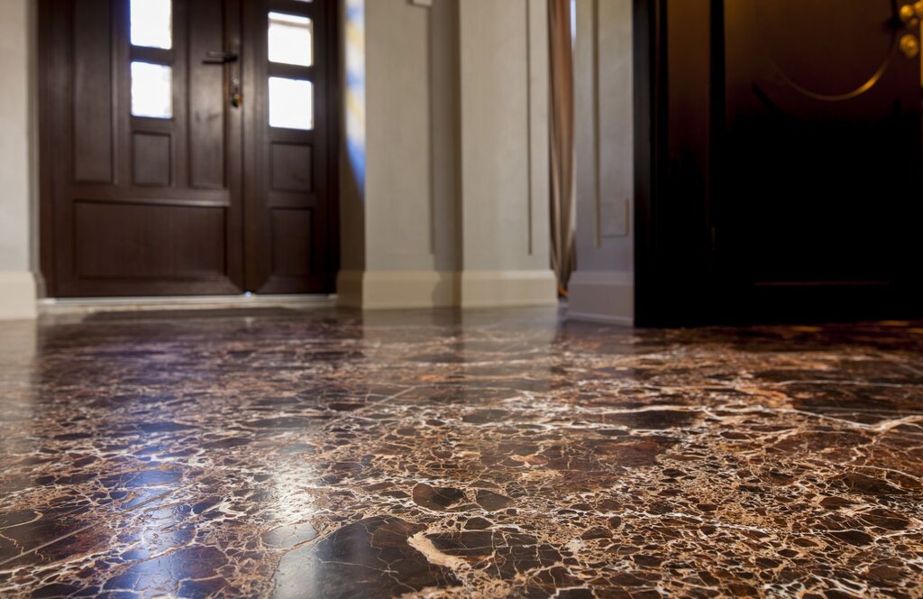 Marble floor in the apartment