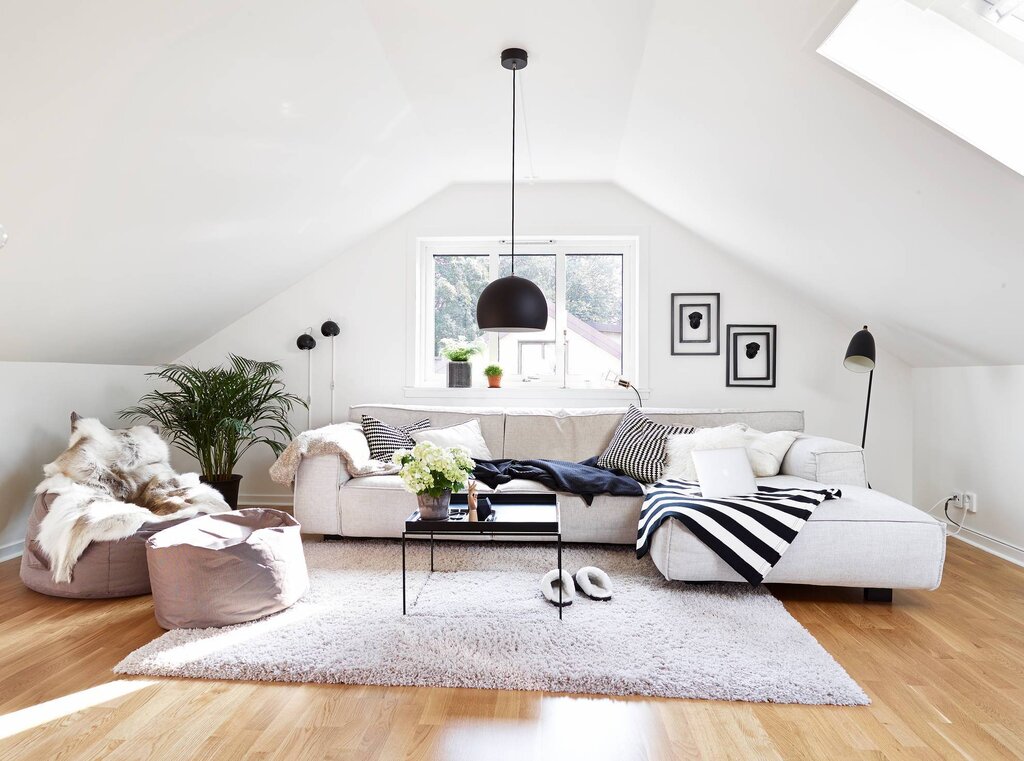 Sloped ceiling in the interior