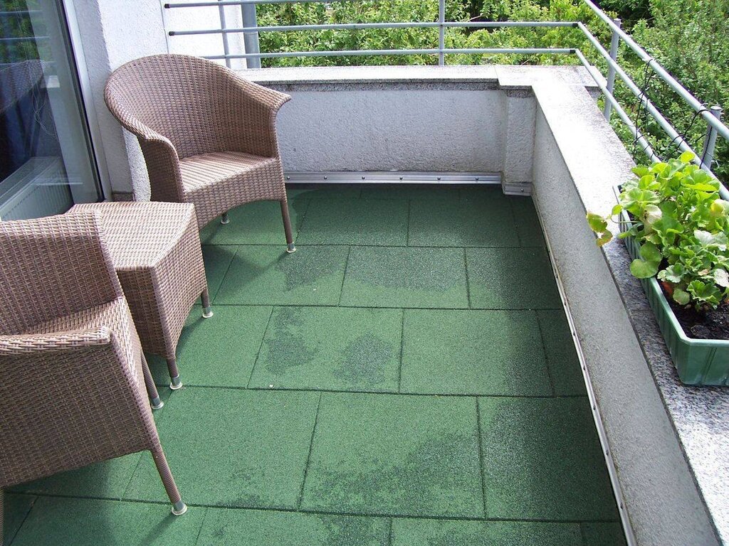 Self-leveling floor on the balcony