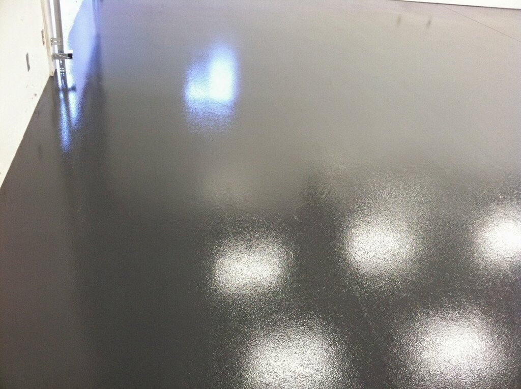 Self-leveling floor with quartz sand