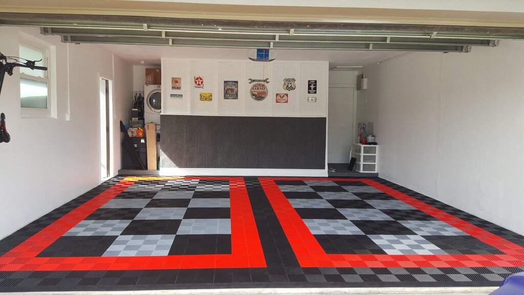 Rubber floor tiles for the garage