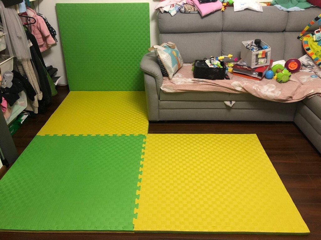 Floor covering for a children's room