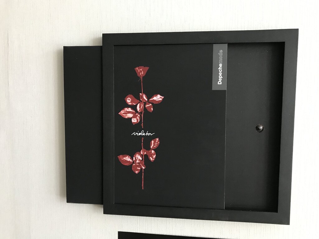 Wall frame for vinyl records