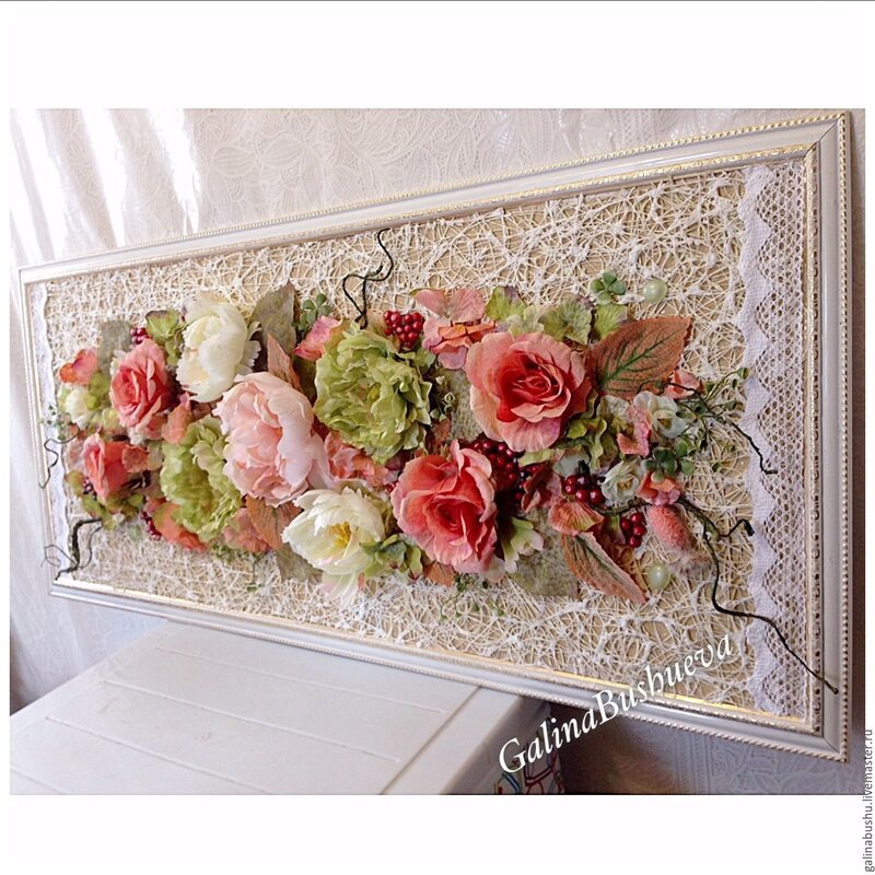 Wall panels made of artificial flowers