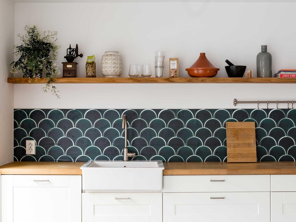 Wall backsplash for the kitchen