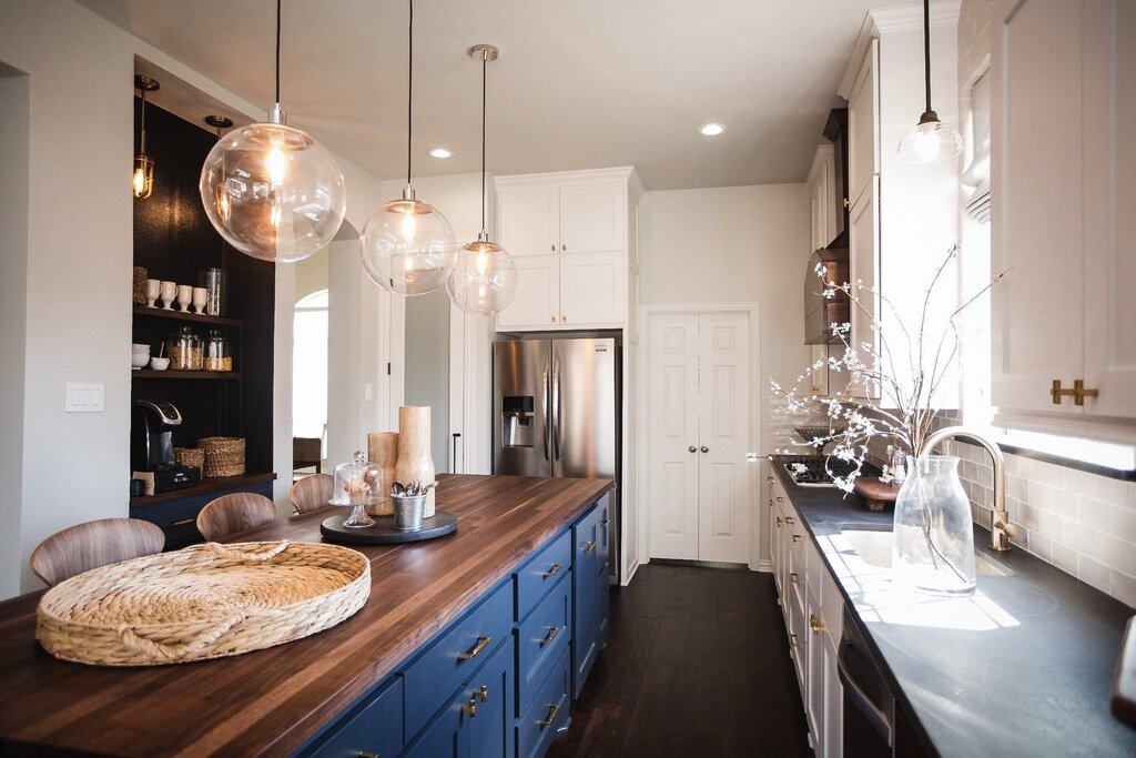 A wall lamp above the kitchen table