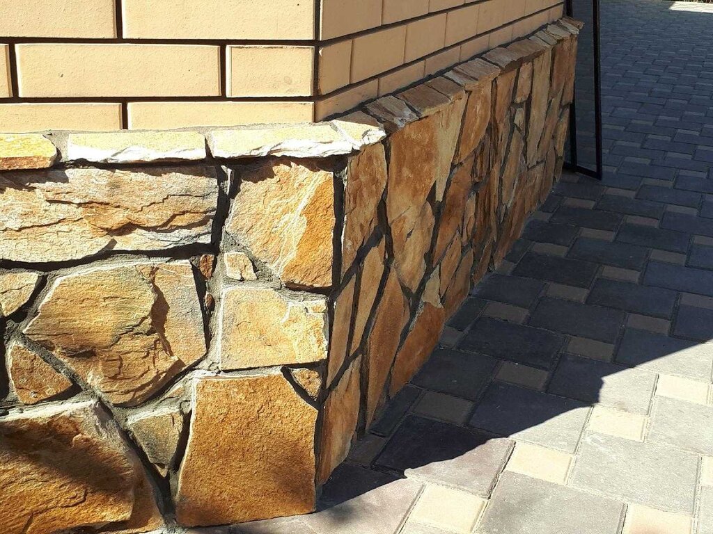 Natural stone for the plinth