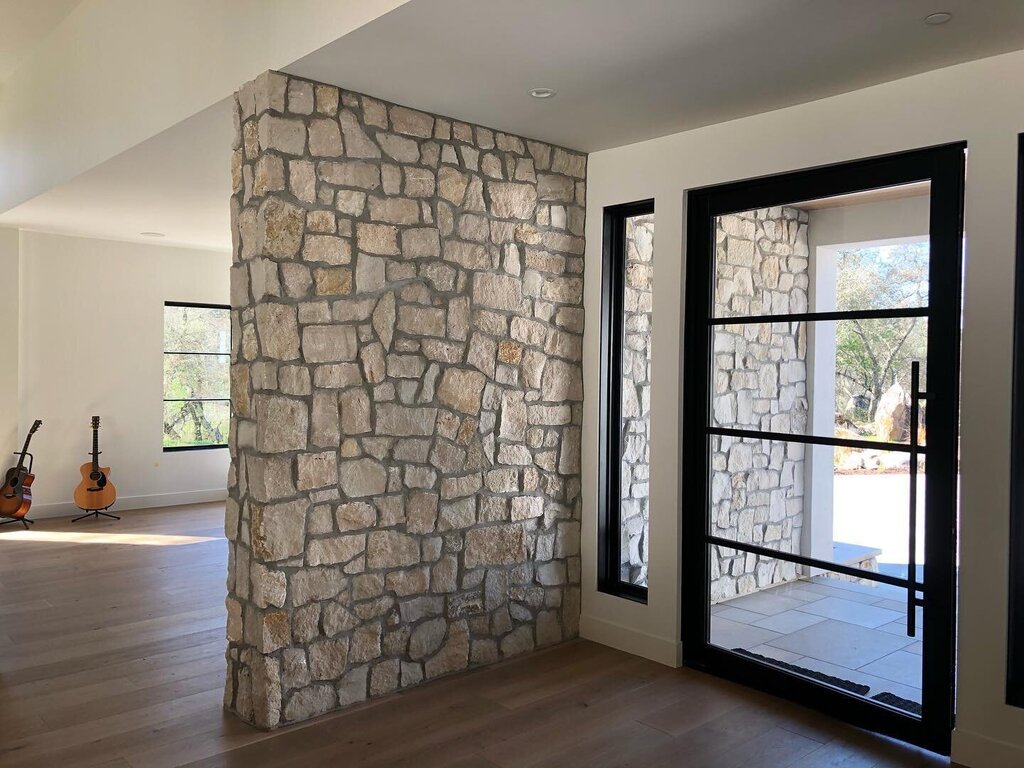 Natural stone on the wall