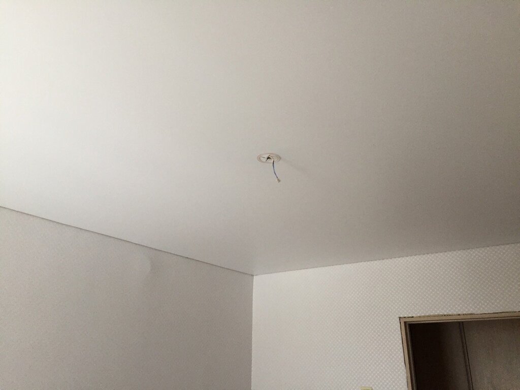 Stretch ceiling without molding