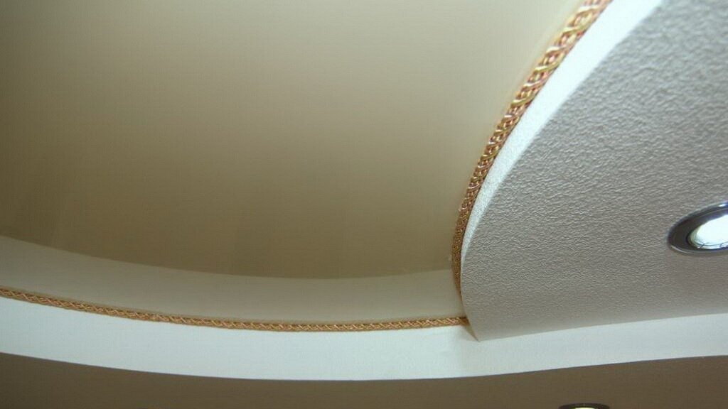 Stretch ceiling without an insert