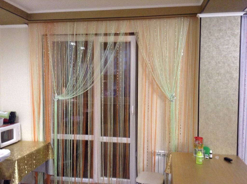 Thread curtains for the kitchen