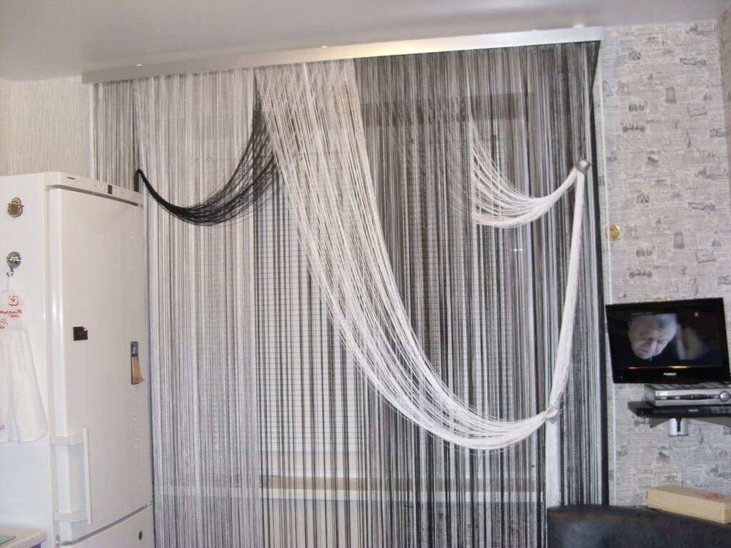 Thread curtains for the kitchen