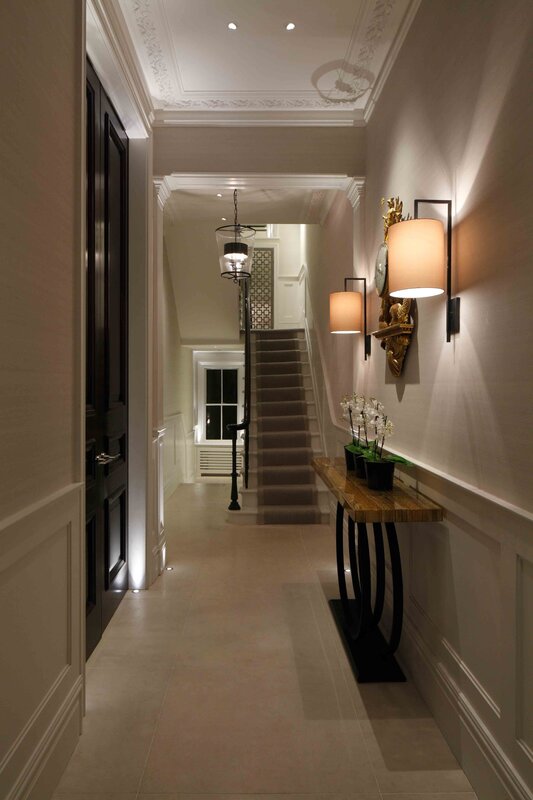 Night lighting in the hallway